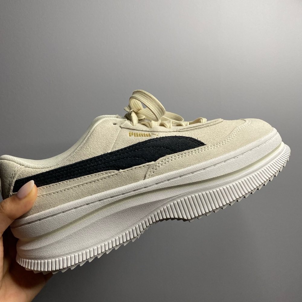 Women’s Deva Suede in Marshmallow